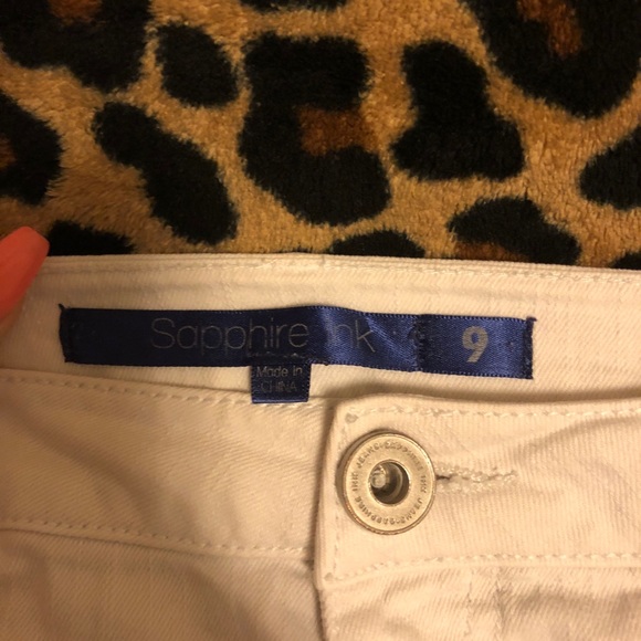 White shorts - Picture 2 of 3